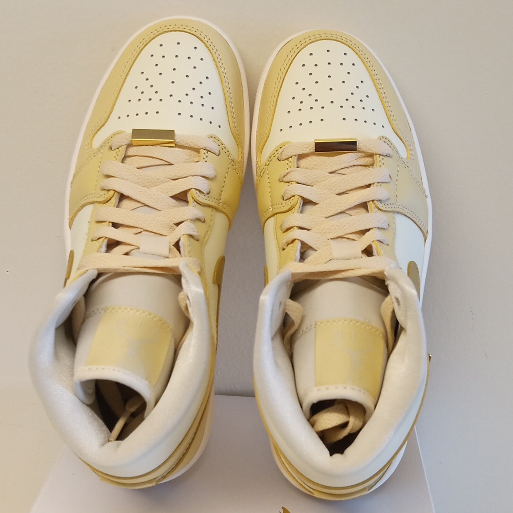WMNS AIR JORDAN 1 MID SE (7.5W) - Picture 7 of 14